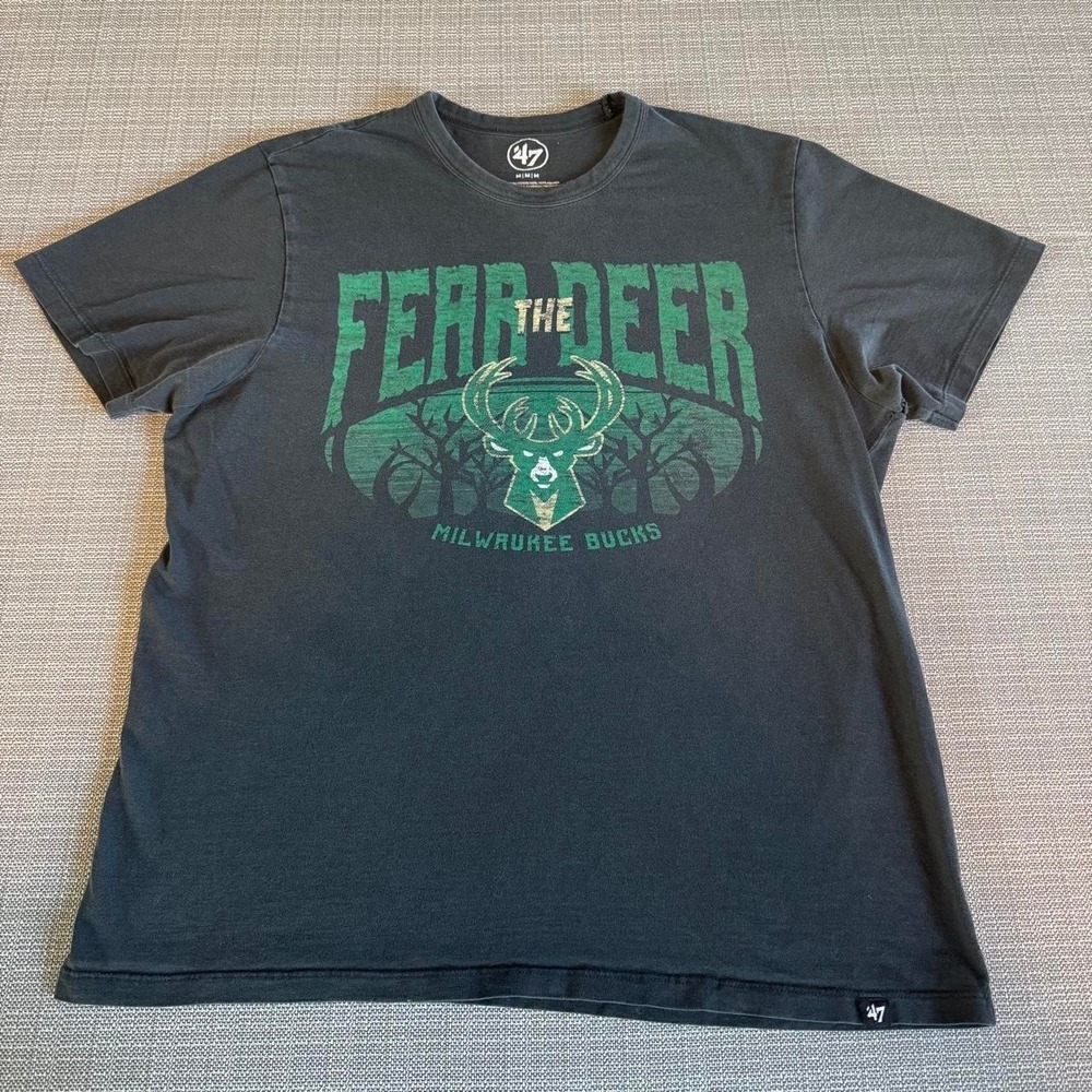 47 Milwaukee Bucks Fear the Deer T-shirt men's size M